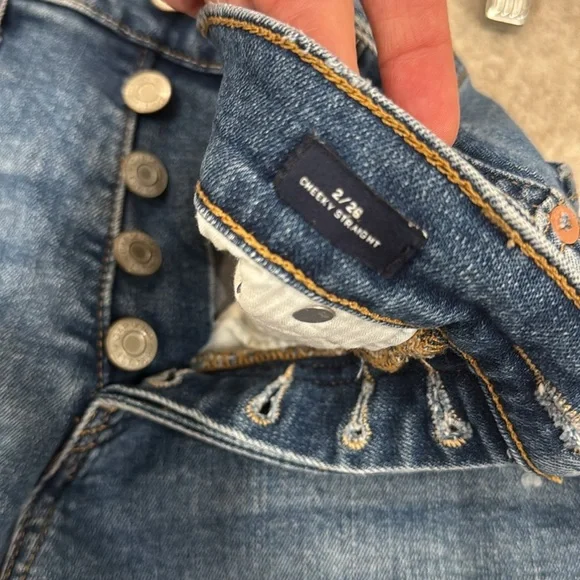 Gap Womens Cheeky Straight Jeans distressed - Picture 3 of 8
